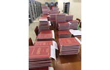 Trung tâm Thông tin Thư viện Nguyễn Thúc Hào đã hoàn thành quy trình đóng quyển bìa cứng nhủ vàng luận án, luận văn K27