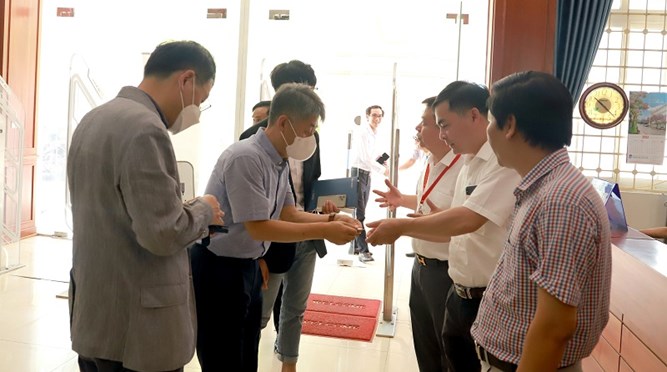  Trung tâm Thông tin – Thư viện Nguyễn Thúc Hào làm việc với đoàn công tác của Trường Đại học Quốc gia Jeonbuk, Hàn Quốc